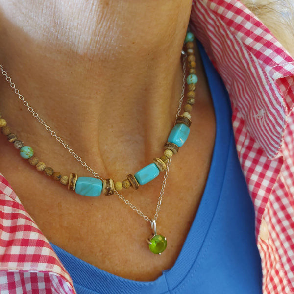 Lovely tawny colour stone beaded necklace with chunky oblong turquoise tubes & coconut discs.  The necklace has silver plated fastenings, lobster clasp & silver hanging starfish (nickel free)  Length - 41cm  Perfect surf style accessory with winter Tees!  **Presented in lovely Kraft paper gift box with reusable organza pouch**