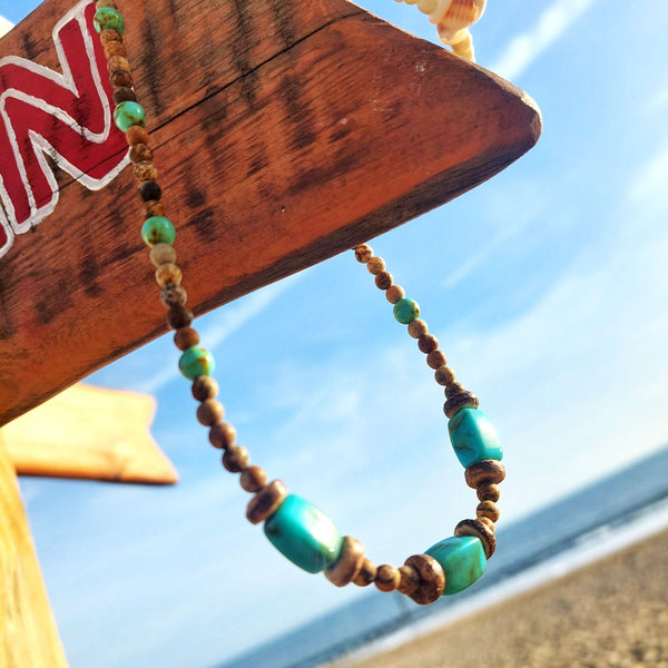 Lovely tawny colour stone beaded necklace with chunky oblong turquoise tubes & coconut discs. The necklace has silver plated fastenings, lobster clasp & silver hanging starfish (nickel free) Length - 41cm Perfect surf style accessory with winter Tees! **Presented in lovely Kraft paper gift box with reusable organza pouch**