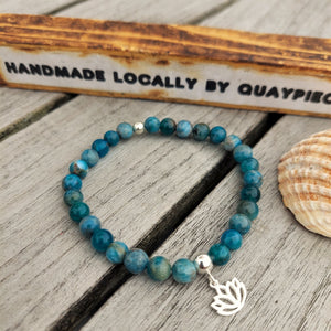 ﻿Lovely 6mm blue Apatite natural stone bead bracelet with sterling silver tree of life - symbolising a connection with earth & heaven.  Elasticated, so will fit most adult wrists (measuring 71/2 in/19cm)  A perfect gift for someone special  **Presented in lovely Kraft paper gift box with reusable organza pouch**