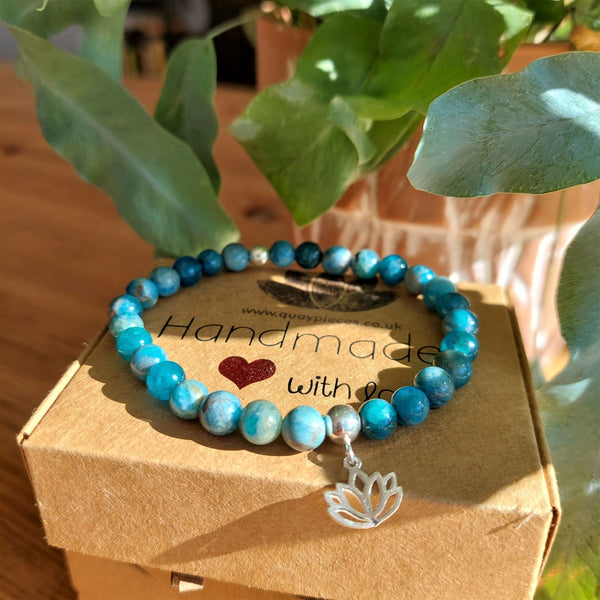 ﻿Lovely 6mm blue Apatite natural stone bead bracelet with sterling silver tree of life - symbolising a connection with earth & heaven.  Elasticated, so will fit most adult wrists (measuring 71/2 in/19cm)  A perfect gift for someone special  **Presented in lovely Kraft paper gift box with reusable organza pouch**