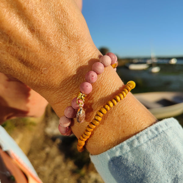 8mm Deep Pink Matt Rhodonite stone bead bracelet with gorgeous gold plated charm  Elasticated, so will fit most adult wrists (measuring 71/2 in/19cm)  Lovely gift for friends or family  **Presented in lovely Kraft paper gift box with reusable organza pouch**