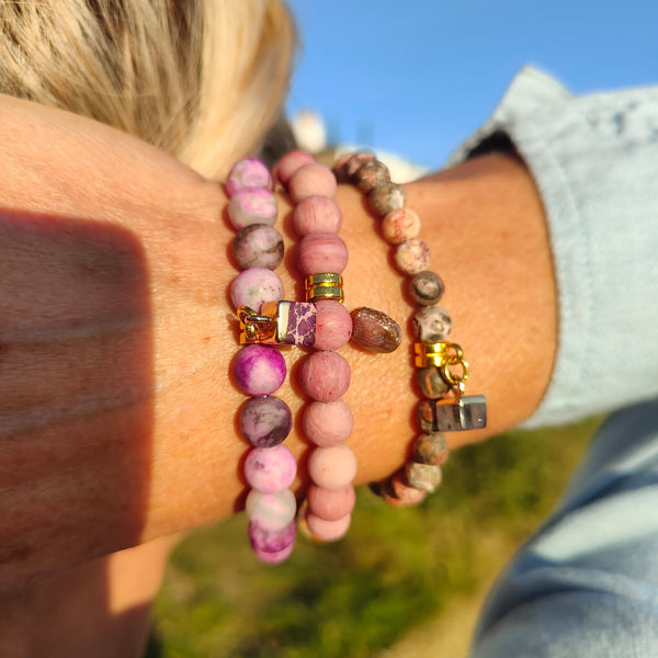 8mm Deep Pink Matt Rhodonite stone bead bracelet with gorgeous gold plated charm  Elasticated, so will fit most adult wrists (measuring 71/2 in/19cm)  Lovely gift for friends or family  **Presented in lovely Kraft paper gift box with reusable organza pouch**