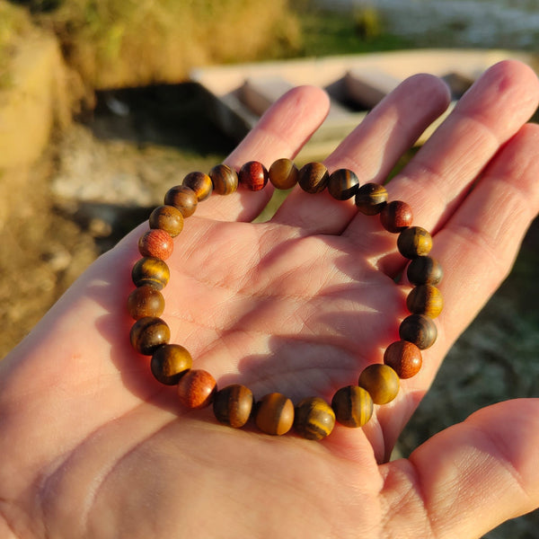 Dark Brown Mens/Unisex Natural Stone & Wood Bead Bracelet in Agate, Tigereye & Quartz  ﻿Elasticated, so will fit most adult wrists (measuring 8.5 in/22cm)  Can't think of a little gift for a partner.. this could be just the thing!  **Presented in lovely Kraft paper gift box with reusable organza pouch**
