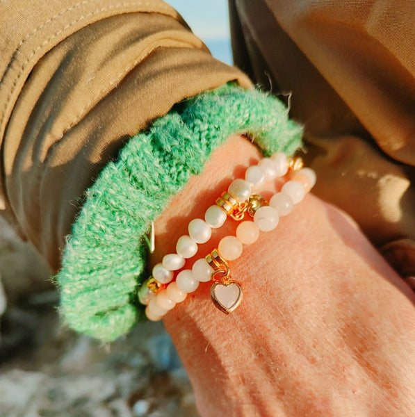 Gorgeous quartz bead bracelet in creamy ivory & peach tones with gold plated charms & stone heart ﻿  Elasticated, so will fit most adult wrists (measuring 7.5in/19cm)  Perfect for wearing stacked or solo with your winter outfits!  **Presented in lovely Kraft paper gift box with reusable organza pouch**