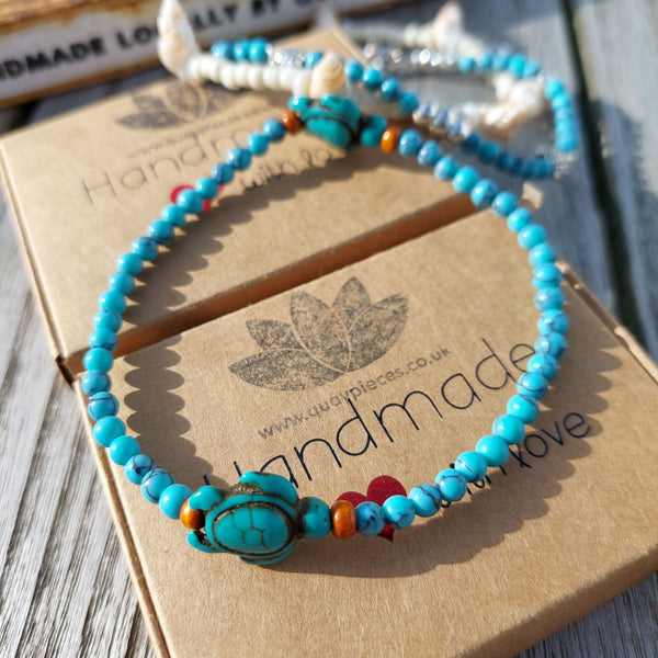 <p>Beach vibes with this super cute stretch beach anklets, handmade with 4mm turquoise natural stone calcite beads</p> <p><span>Each anklet has 2 turquoise howlet turtles</span></p> <p>Elasticated Length - 23cm/9ins&nbsp;</p>
