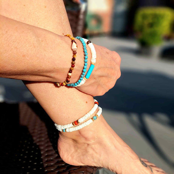 Beach vibes with this super cute stretch beach anklet, handmade with white puka shell discs, coconut &amp; wood/calcite beads.  Choose from Orange or Blue  Elasticated Length - 23cm/9ins&nbsp;  Cool little gift for any surf chick!