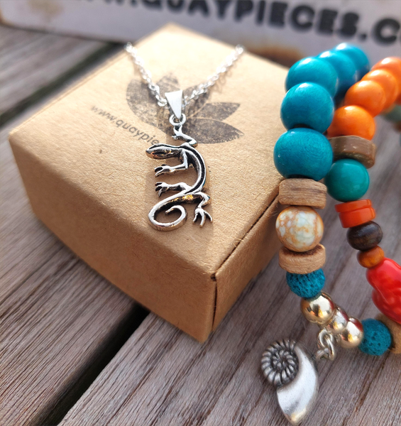 925 Hall Marked Sterling Silver

Meet Gilbert the gecko, how cute is he?

H 30 mm x W 10 mm&nbsp;

18" Recycled Silver diamond cut chain

Lovely quirky gift for a friend!