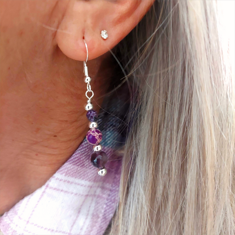 925 Hall Marked Sterling Silver

Lovely Handmade Earrings with Sterling silver beads, green faceted glass & marbled stone 

H 30 mm from bottom of hook

Gorgeous little gift for a friend or a treat for yourself!

**Presented in lovely Kraft paper gift box with reusable organza pouch**