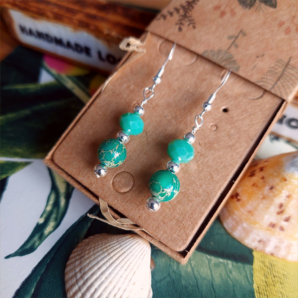 925 Hall Marked Sterling Silver

Lovely Handmade Earrings with Sterling silver beads, green faceted glass &amp; marbled stone&nbsp;

H 30 mm from bottom of hook

Gorgeous little gift for a friend or a treat for yourself!