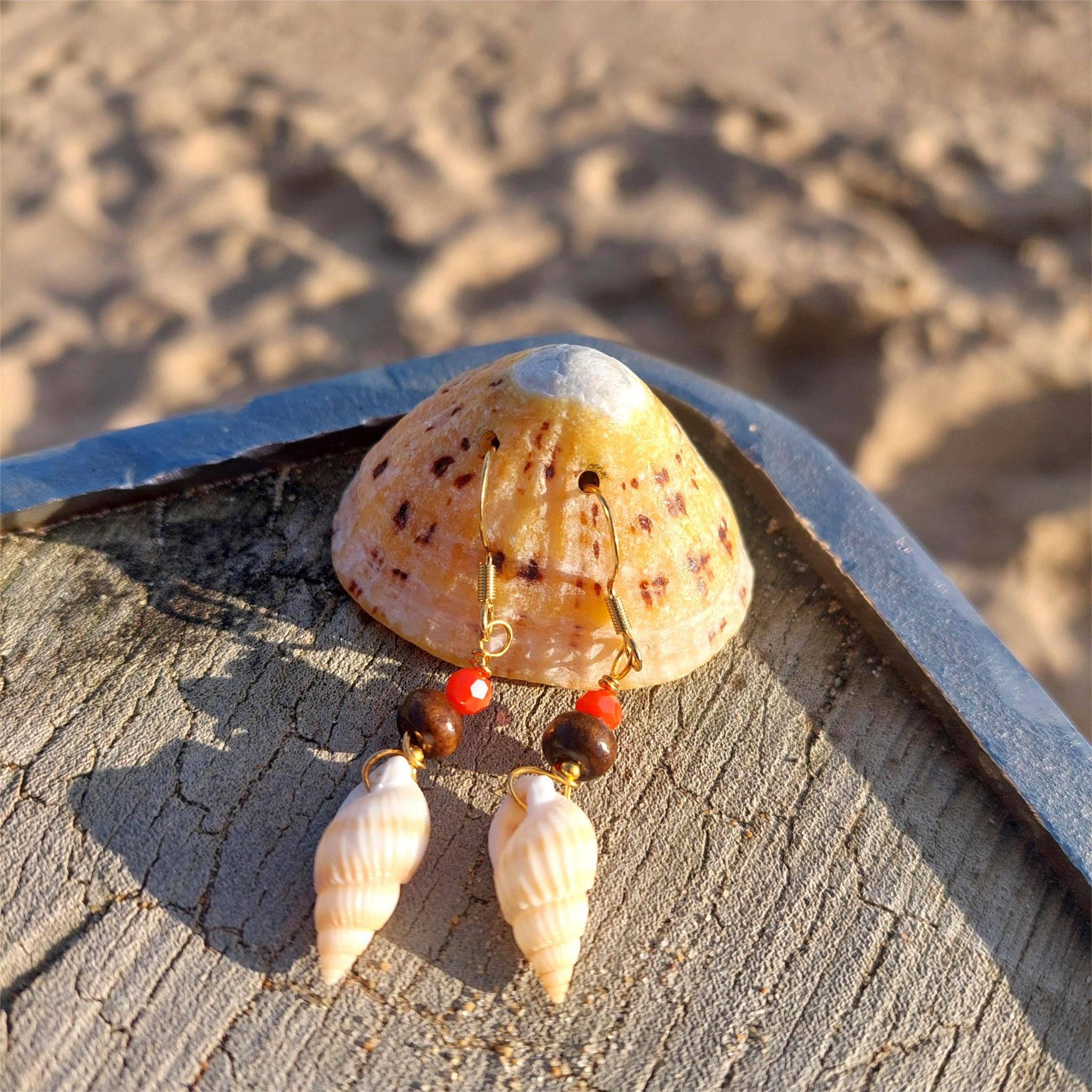 Coral - Handmade shell earrings