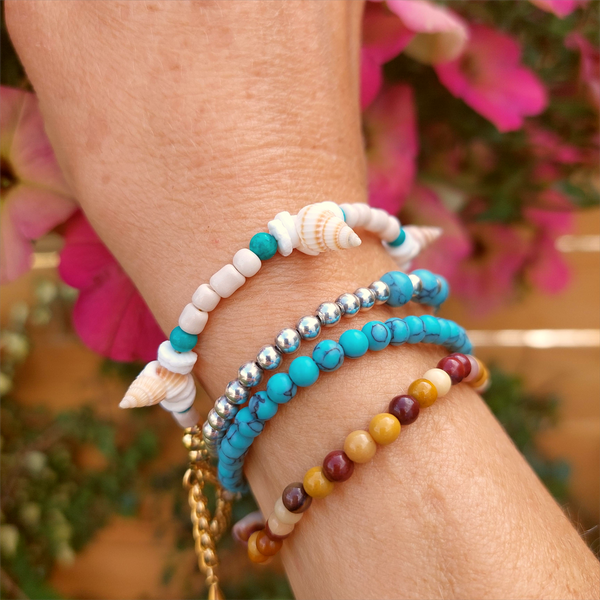 Gorgeous delicate bracelet, great for stacking or wear alone for a beach look!  Ivory seed beads, turquoise calcite, puka shells &amp; little spiral shells  Each bracelet has gold plated fastenings &amp; lobster clasp with super cute turtle charm &amp; extension chain  Lenght 20cm extending to 23cm&nbsp;  Perfect gift for any surf chick!