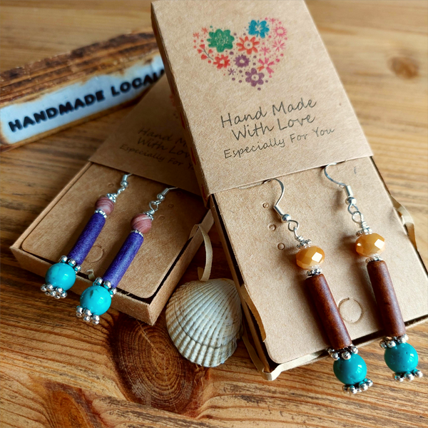 Lovely ethnic style earrings handmade with natural stone bead, plum colour ceramic tube &amp; turquoise magnesite bead separated with silver plated flower discs


925 Sterling Silver Hook

Length 42mm from bottom of hook

Add a bit of colour to your day!