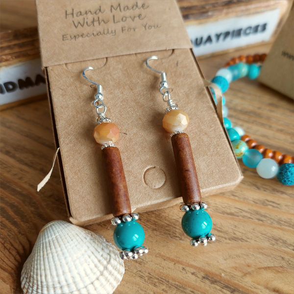 Lovely ethnic style earrings handmade with peach faceted bead, coffee colour ceramic tube &amp; turquoise magnesite bead separated with silver plated flower discs


925 Sterling Silver Hook

Length 42mm from bottom of hook

Add a bit of colour to your day!