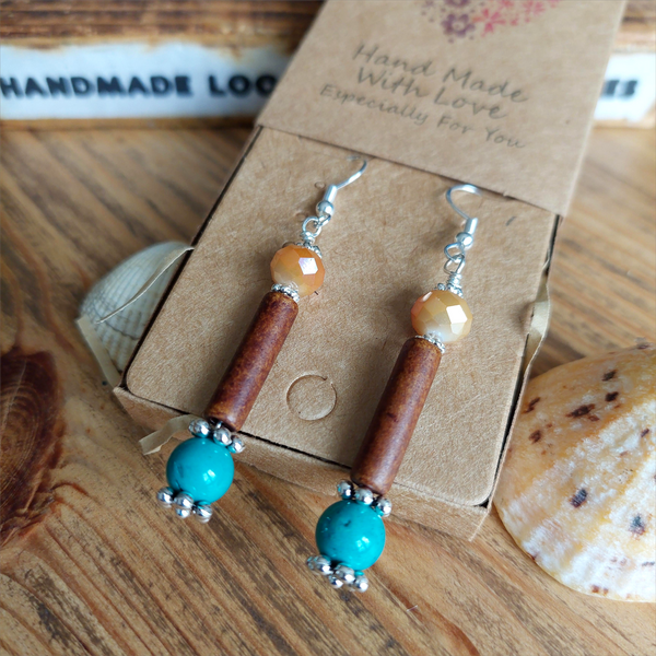 Lovely ethnic style earrings handmade with peach faceted bead, coffee colour ceramic tube &amp; turquoise magnesite bead separated with silver plated flower discs


925 Sterling Silver Hook

Length 42mm from bottom of hook

Add a bit of colour to your day!