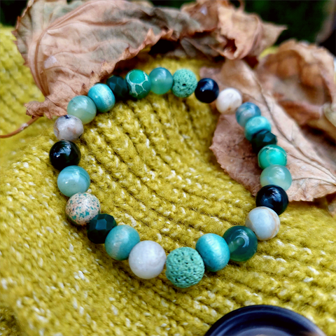 

Lovely Handmade 8mm stone bracelet with agate, glass &amp; lava beads in seasonal multicolour greens&nbsp;



Elasticated, so will fit most adult wrists (measuring 7.5in/19cm)


Add a bit of colour to your everyday outfits!

**Presented in lovely Kraft paper gift box with reusable organza pouch**

**To keep your quaypieces looking great, always take me off before showering or swimming. Avoid over stretching by rolling the bracelet on &amp; off your wrist**