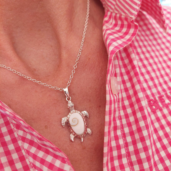 ﻿925 Hall Marked Silver Gorgeous White Turtle Pendant decorated with Shiva Shell, engraved outer edge & legs H 38 mm x W 30 mm Long 28" Sterling Silver curb chain with lobster clasp ﻿**Presented in lovely Kraft paper gift box with reusable organza pouch**