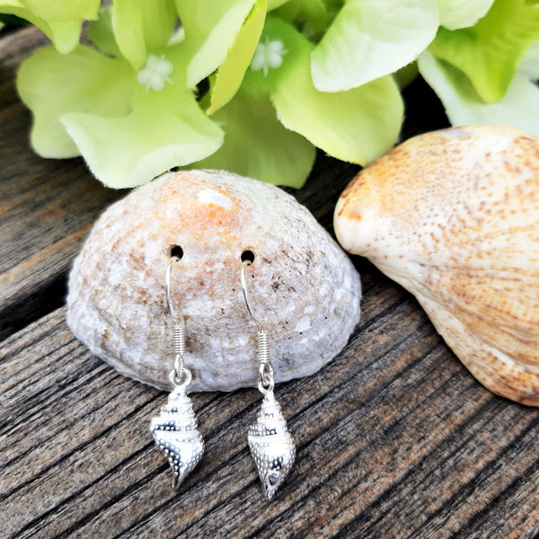 925 Hall Marked Sterling Silver  Super pretty engraved conch shell earring  H - 30mm (from top of hook)  x W - 7mm   Perfect gift for any ocean lover  **Presented in lovely Kraft paper gift box with reusable organza pouch**