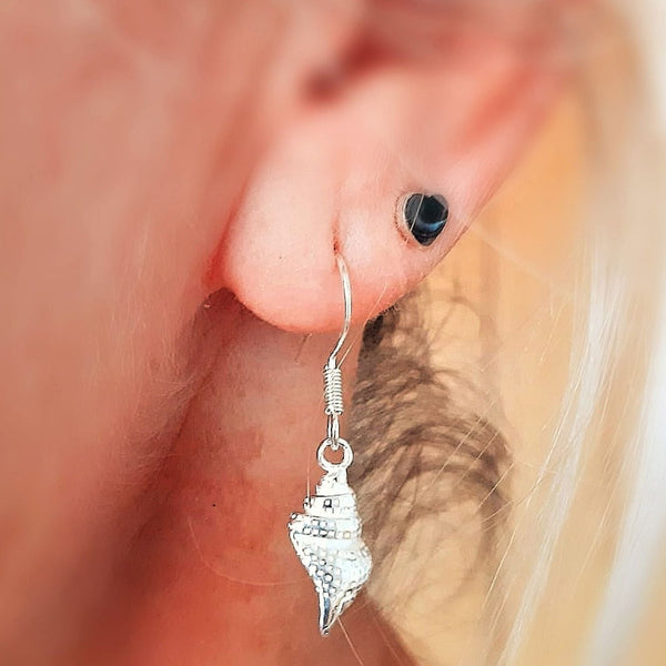 925 Hall Marked Sterling Silver  Super pretty engraved conch shell earring  H - 30mm (from top of hook)  x W - 7mm   Perfect gift for any ocean lover  **Presented in lovely Kraft paper gift box with reusable organza pouch**