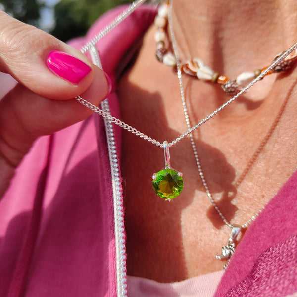 925 Hall Marked Sterling Silver Super sparkly green cubic zirconia gemstone pendant H 18 mm (from top of pendant) x W 10 mm 18" Silver 1 mm dainty diamond cut chain Lovely little gift for a friend or loved one! **Presented in lovely Kraft paper gift box with reusable organza pouch**