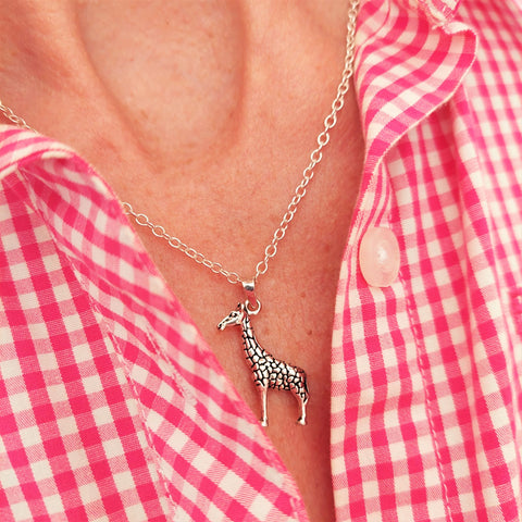 ﻿925 Hall Marked Sterling Silver Super cute three dimensional engraved giraffe pendant H 25 mm x W 10 mm 18" Silver 2.3mm trace chain Gorgeous gift for any animal lover! **Presented in lovely Kraft paper gift box with reusable organza pouch** ﻿
