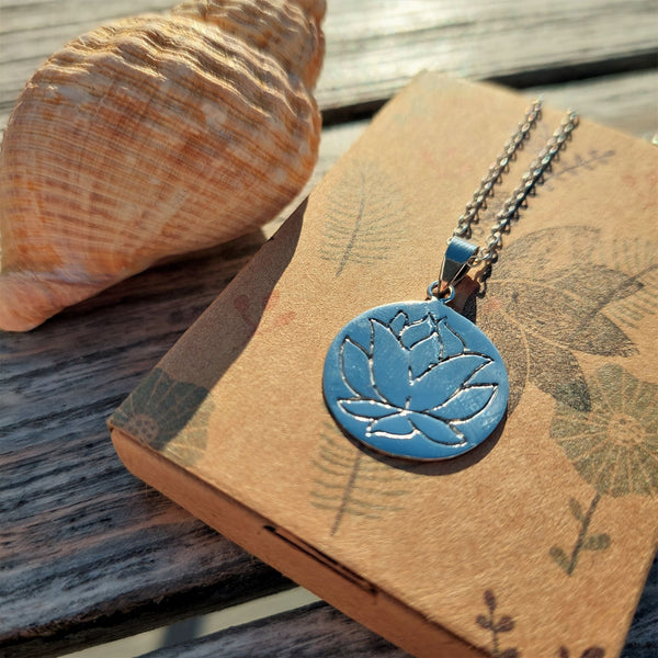 925 Hall Marked Sterling Silver  Lovely engraved lotus flower pendant - with the word 'wisdom' on the reverse side, representing purity, spiritual enlightenment & new beginnings  H 20mm x W 20 mm  18" Silver trace chain  Gorgeous gift for someone special   **Presented in lovely Kraft paper gift box with reusable organza pouch**