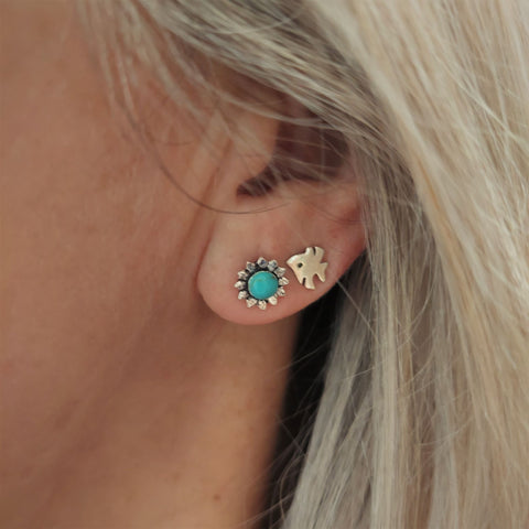 ﻿925 Hall Marked Sterling Silver  Super Cute Blue Turquoise Daisy Flower Stud Earring  H - 8mm  x W - 8mm   Perfect little gift for a friend!  **Presented in lovely Kraft paper gift box with reusable organza pouch**  ﻿