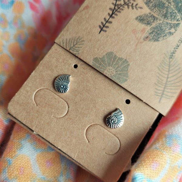 ﻿925 Hall Marked Sterling Silver  Super Cute Engraved Shell Stud Earring  H - 7mm x W - 10mm   Lovely little gift for any ocean lover  **Presented in lovely Kraft paper gift box with reusable organza pouch**  ﻿