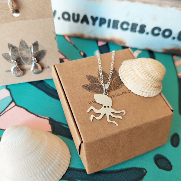 Under the sea....How could anyone resist this cute octopus necklace! (Did you know that an octopus has 3 hearts..! ❤🧡💗  ﻿925 Hall Marked Sterling Silver  H 20mm x W 20 mm  18" Silver trace chain  Quirky little gift for sea lovers!  **Presented in lovely Kraft paper gift box with reusable organza pouch**  ﻿